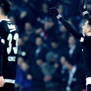 Beşiktaş, Başakşehir Fatih Terim Stadı’nda konuk ettiği Antalyaspor’u Oğuzhan Özyakup’un