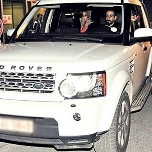 Katıldığı bir defile gecesinde rahatsızlanan ünlü manken, acile kaldırıldı. Müşahade