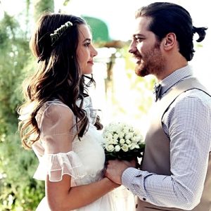 Ay Yapım’ın yapımcılığını üstlendiği, Çağatay Ulusoy ve Leyla Lydia Tuğutlu’nun