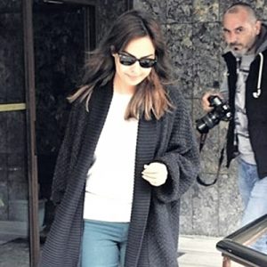 Kızının olaylardan etkilenmemesi için İstanbul’a dönüş kararı aldı. Türkiye’de 17-25