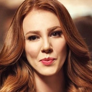 ‘Kiralık Aşk’ dizisiyle büyük bir şöhret yakalayan Elçin Sangu, iki