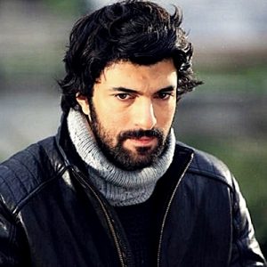 ‘Kara Para Aşk’ dizisinden sonra dinlenmeye çekilen Engin Akyürek, yeni