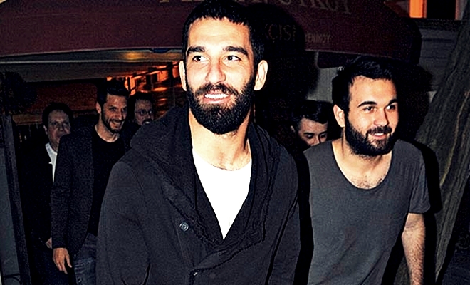 Arda Turan: Ben ona ömrümü verdim Reklam çekimi nedeniyle İstanbul’da bulunan Arda Turan, kardeşi Okan Turan’ın