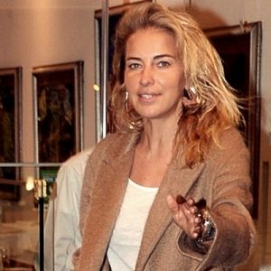 Burcu Esmersoy önceki akşam arkadaşlarıyla Tarabya’daki Kıyı Balık’taydı. Yanında sevgilisi