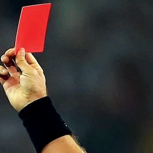 Arjantin’in Cordoba bölgesinde oynanan amatör bir maçta kırmızı kart gören