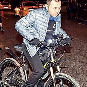Serdar Ortaç, meslektaşları Tan Taşçı ve Nil Özalp ile Bebek’teydi.