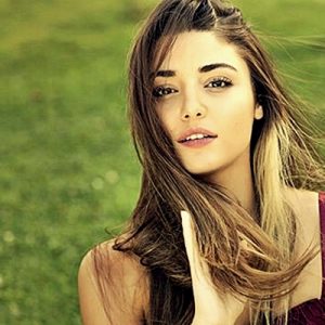 Kanal D ekranlarının sevilen dizisi Güneşin Kızları oyuncusu Hande Erçel