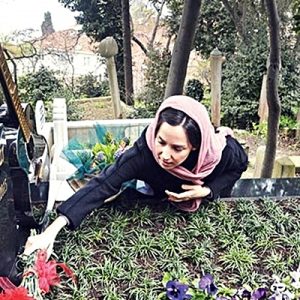 Geçen yıl vefat eden Kayahan, Kanlıca Mezarlığı’ndaki kabri başında dualarla