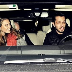 Birliktelikleriyle magazin gündemine damgasını vurdular. Başarılı şarkıcı Murat Boz ve