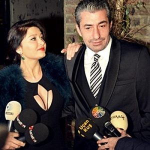 Son günlerde eski rol arkadaşı Erkan Petekkaya ile yaşadığı polemikle
