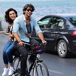 Her şey Aşktan filminde tanışan Hande Doğandemir ve Şükrü Özyıldız,