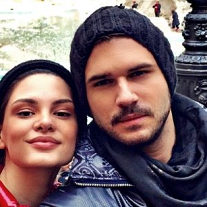 Geçen hafta nişanlanan ve 2017 yılında evlenmeyi düşünen Tolgahan Sayışman