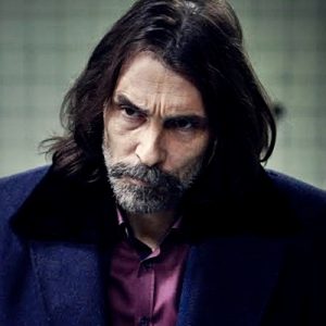 Yapımcılığını Nunova Film’in yaptığı, Serdar Akar’ın yönetmen koltuğunda oturduğu, başrollerinde