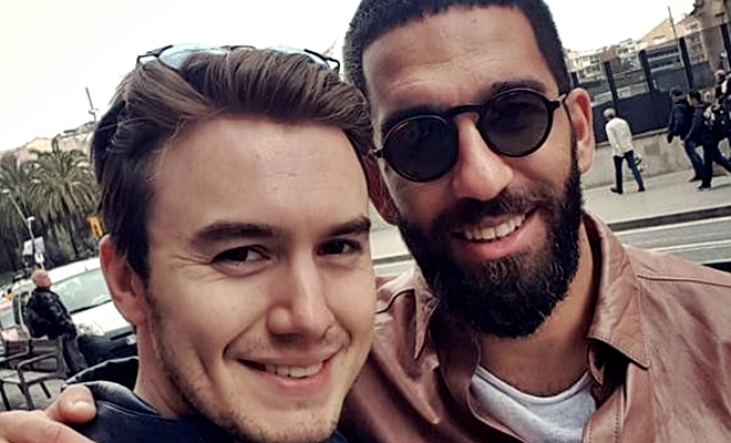 Ünlü şarkıcı Mustafa Ceceli, futbolcu Arda Turan ile çektiği selfie’yi