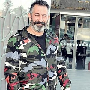 Cem Yılmaz, sosyal medya hesabından yaptığı paylaşımla terörü lanetledi. İstanbul