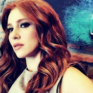 Elçin Sangu, ‘Kiralık Aşk’ dizisinin set asistanlarından Emrah Çakır’dan bir