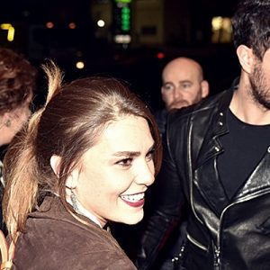 Yakışıklı popçunun herkesin merak ettiği ağabeyi ortaya çıktı. Beş yıl