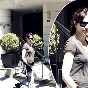 42 yaşındaki Hande Ataizi, tüm bakışları üzerinde toplamayı başardı. Hande