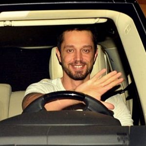 Murat Boz, önceki akşam arkadaşlarıyla İstinye Park’taydı. Murat Boz, sevgilisi