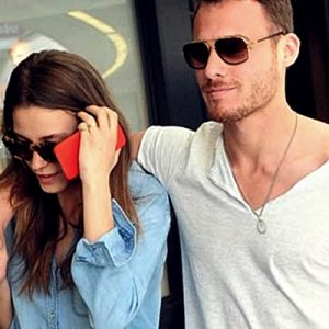 Yaklaşık 1 yıldır aşk yaşayan Serenay Sarıkaya ile Kerem Bürsin