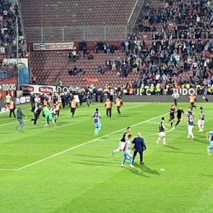 Sarı-lacivertli takım 4-0 öndeyken karşılaşmanın 89. dakikasında Trabzonlu bir taraftarın,
