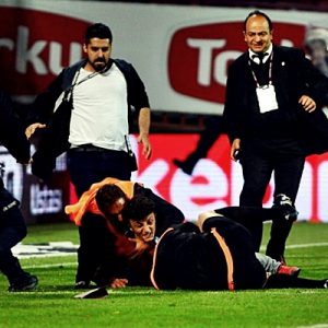 Trabzonspor – Fenerbahçe maçının yarıda kalmasının ardından Trabzonspor’u bekleyecek cezalar.