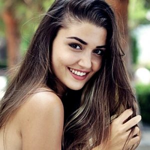 Genç oyuncu Hande Erçel final yapan dizisinin ardından soluğu Tayland’ın
