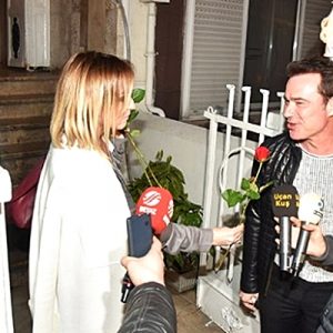 Saba Tümer, programına katılan ünlü isimler ile akşam yemeği yedi.