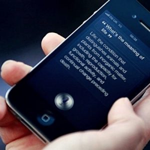 Apple, Siri’den kaynaklanan güvenlik açığını ve Night Shift modunda yaşanan