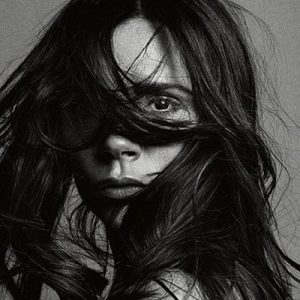Victoria Beckham’ın Instagram hesabından paylaştığı fotoğrafta, bacağındaki boşluk dikkatli takipçilerinin