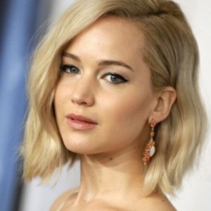 Hollywood’un ünlü yıldızı Jennifer Lawrence, ABD başkan adayı Trump’la ilgili