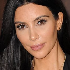 Skandallarıyla gündemden düşmeyen Kim Kardashian, televizyon şovunun son yayınlanan bölümünde