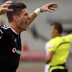Mario Gomez Beşiktaş’tan ayrıldığını Twitter hesabı üzerinden duyurdu. Gomez’in açıklaması