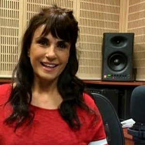 Müzik endüstrisinde kendine has çizgisi ve duruşu ile farklı bir