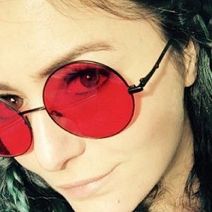 Oyuncu Deniz Çakır Ankara yolculuğu sırasında uçağın girdiği türbülansta korku