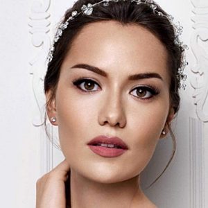 Fahriye Evcen, şöhretinde büyük emeği olan Oya Aydoğan için, Instagram