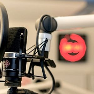Sıkı radyo dinleyicilerin son günlerde keyfi yok. Çünkü radyo dünyasının