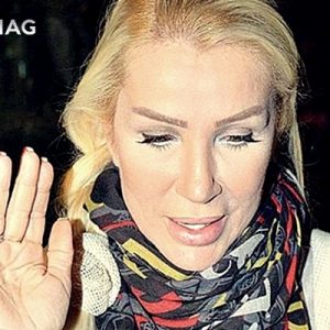 Her zaman genç görünmesinin sırrının vitamin iğneleri ve botoks olduğunu