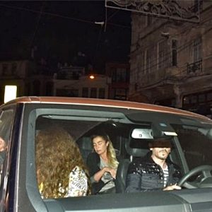‘Çekil kusacağım’ diye bağırdı ancak otomobilden inemedi. Ünlü şarkıcı Sıla,