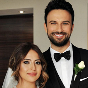 Tarkan ve eşi Pınar Dilek düğün sabahı Köln sokaklarında el