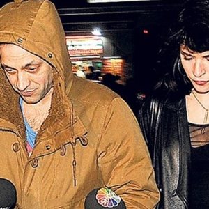 Duman grubunun solisti ünlü rockçı Kaan Tangöze, hamile sevgilisi Kıvılcım