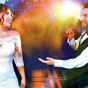 Düğününden fotoğrafları sosyal medya hesabından paylaşan Tarkan, şarkılarını bu kez