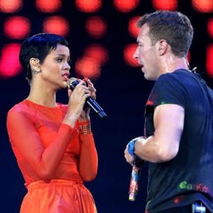 Coldplay grubunun solisti Chris Martin, dünyaca ünlü Barbadoslu şarkıcı Rihanna