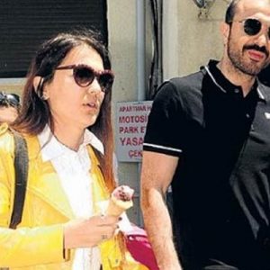 Ünlü şarkıcı Demet Akalın ve Okan Kurt çifti Bebek’teydi. Şarkıcı,