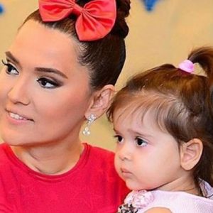 Demet Akalın, 2 buçuk yaşına gelen kızı Hira için her