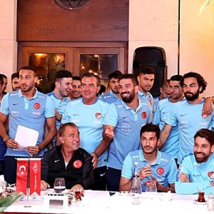 Söz yazarı besteci ve yorumcu Ayla Çelik, teknik direktör Fatih