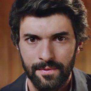 Ünlü oyuncu Engin Akyürek’e Yunanistan’lı fanlarından özel klip geldi. Ekranlardan