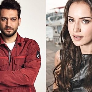 Murat Yıldırım ve Fahriye Evcen’in hayranları adeta aşka geldi. Yeni