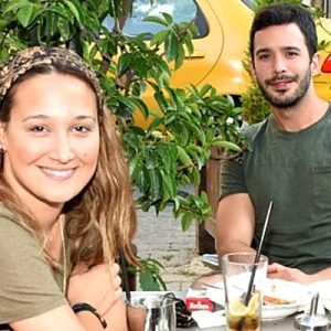 Gupse Özay-Barış Arduç çifti, önceki gün oyuncu arkadaşları Sarp Apak’la