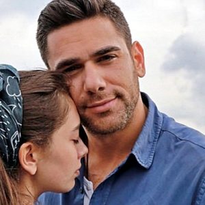 Dizi seti arkadaşlıkları aşka dönüşen ünlü çiftin, düğün tarihi ve